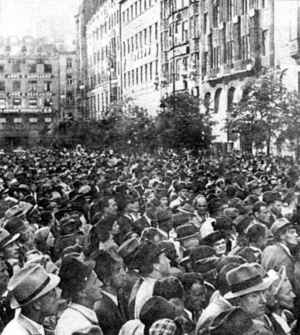 Praan oekvaj volebn vsledky. V prbhu dne 26. kvtna 1946 se v urnch ocitlo pes sedm milin lstk. Nejvce hlas dostali komunist - v eskch zemch jich zskali 2 205 658, druz nrodn socialist 1 298 917.